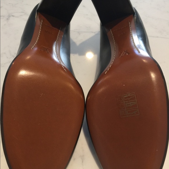 Louis Vuitton Pump Heels - Picture 2 of 4